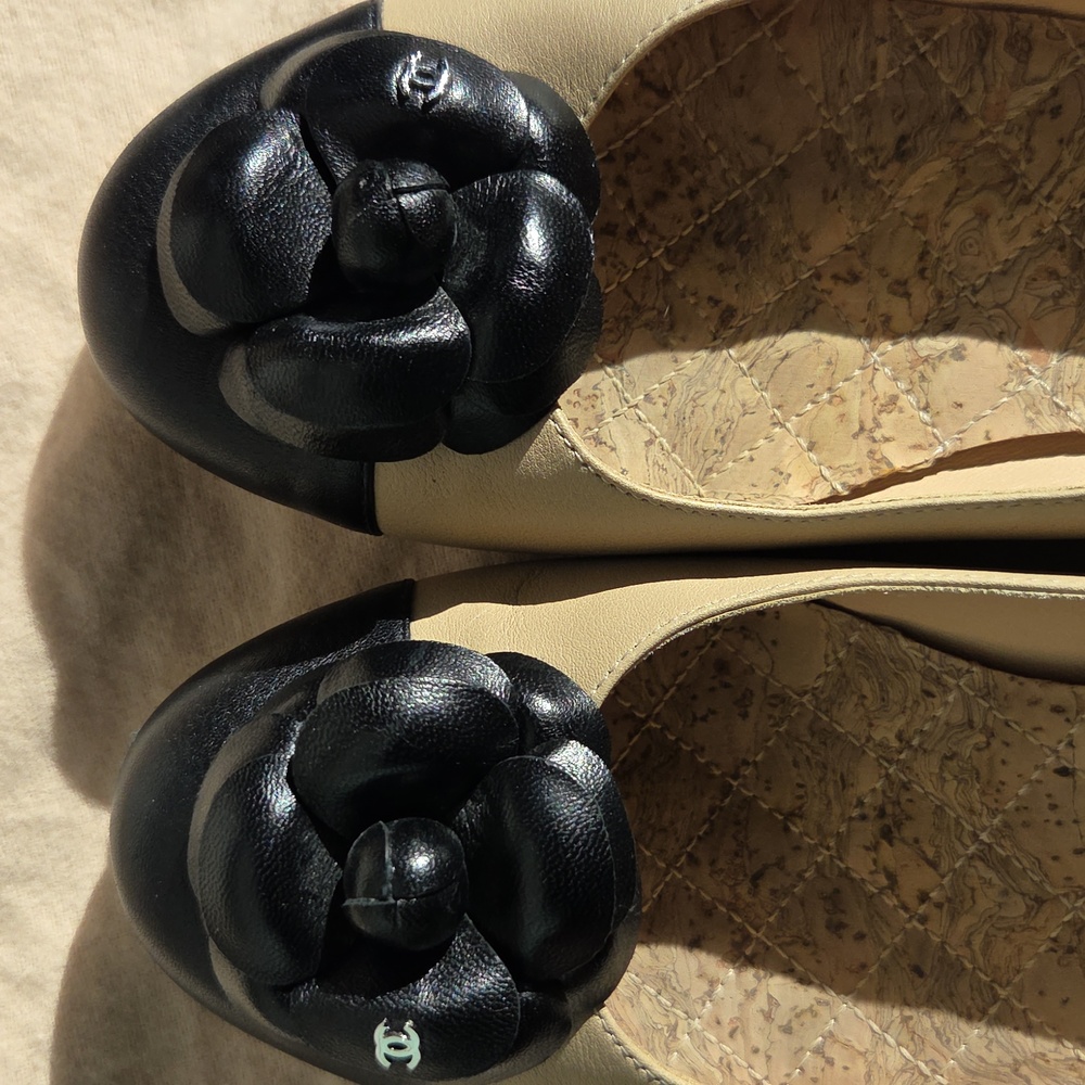 Authentic Chanel Camellia flower ballet flats. Size 36 1/2 EU. Size 6.5 US - Picture 6 of 7